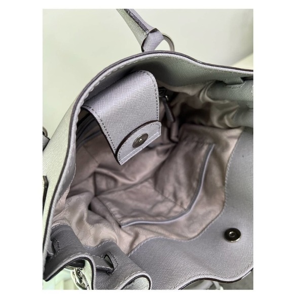 29-Michael Kors pearl gray handbag - Picture 3 of 15